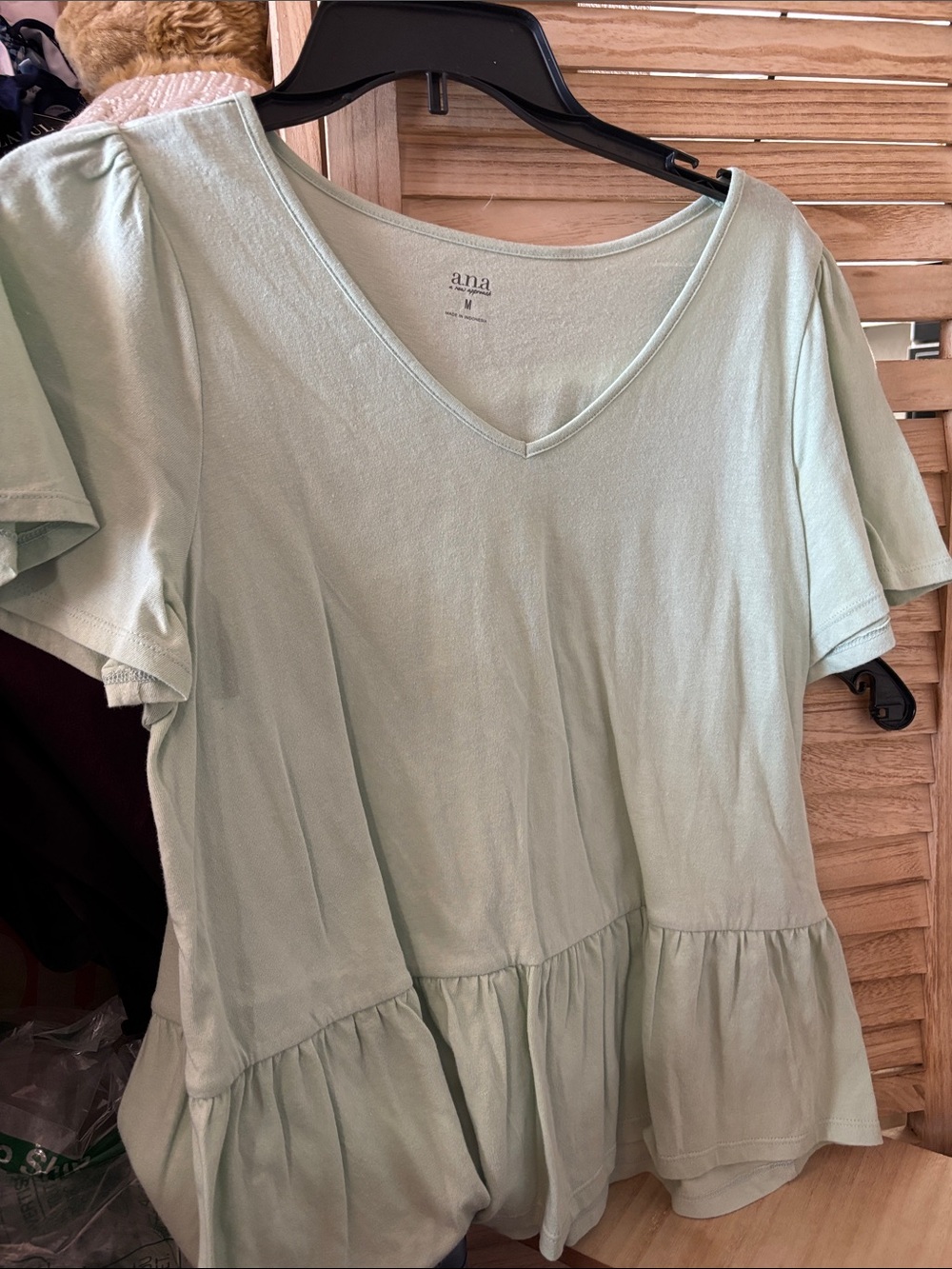 a.n.a Light Mint V-Neck Peplum Short Sleeve Top Medium